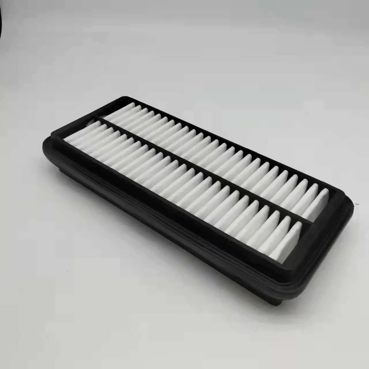 Black car air filter for Hyundai vehicles measuring 256mm x 113mm x 40mm