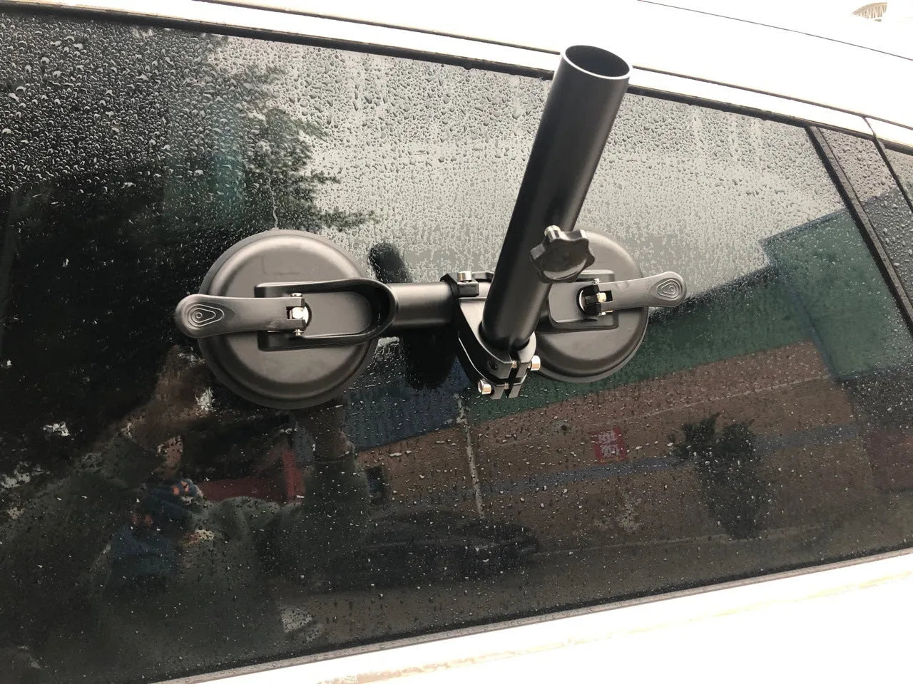 Black off-road car sucker base with rubber suction cup for windscreen flagpole mounting