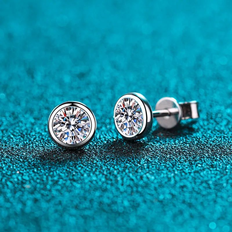 Pair of 925 sterling silver Pt950 gold plated women's earrings with moissanite or zircon stones and geometric design.
