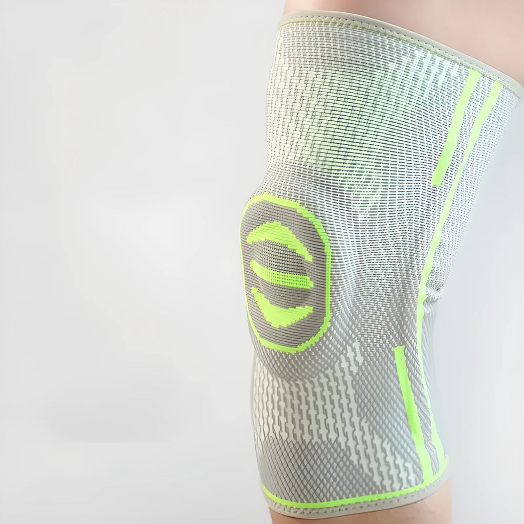 Mountaineering knee pads in green, blue and yellow colours with cotton construction