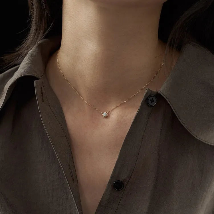 S925 sterling silver jelly opal pendant necklace with geometric oval shape in gold or white gold colour