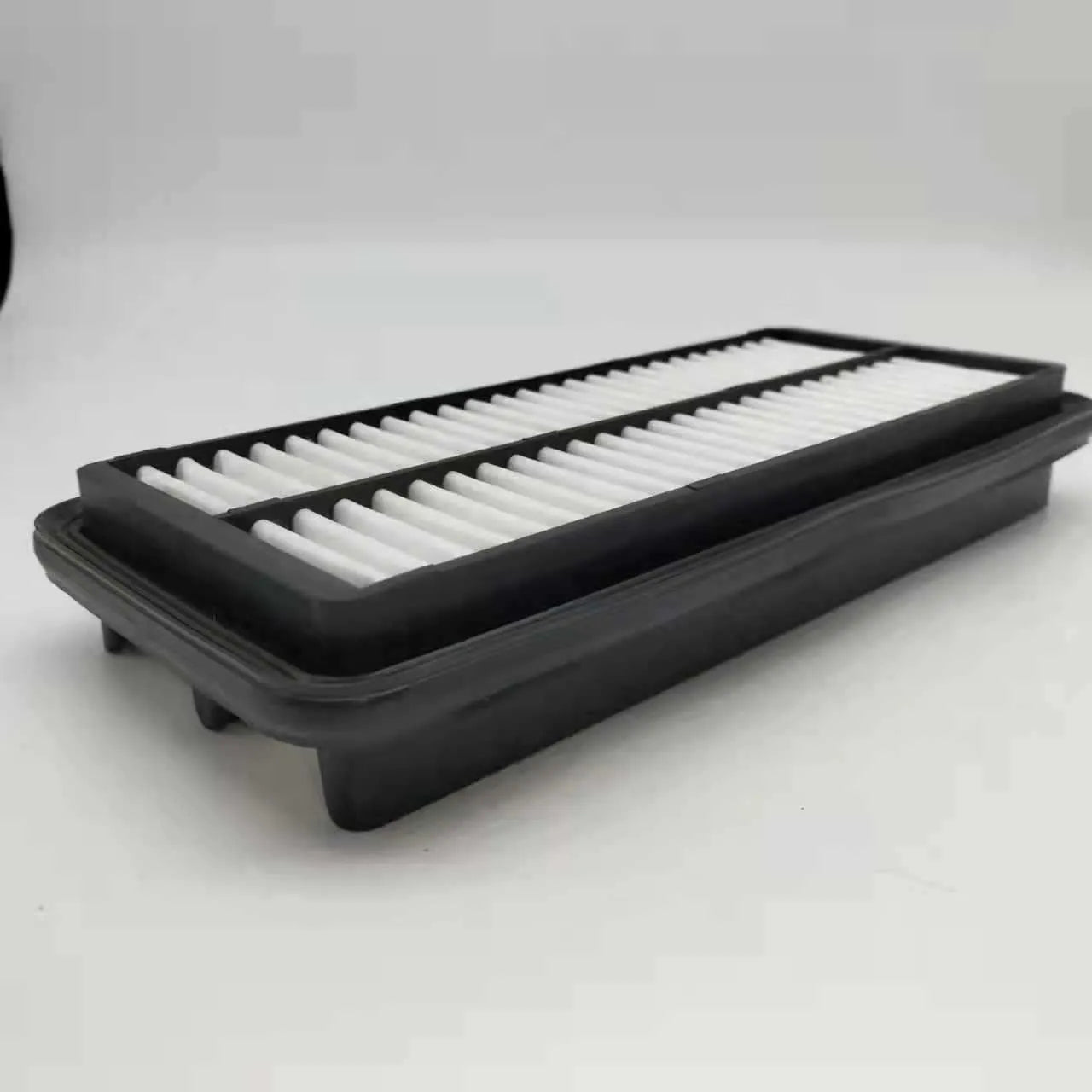 Black car air filter for Hyundai vehicles measuring 256mm x 113mm x 40mm