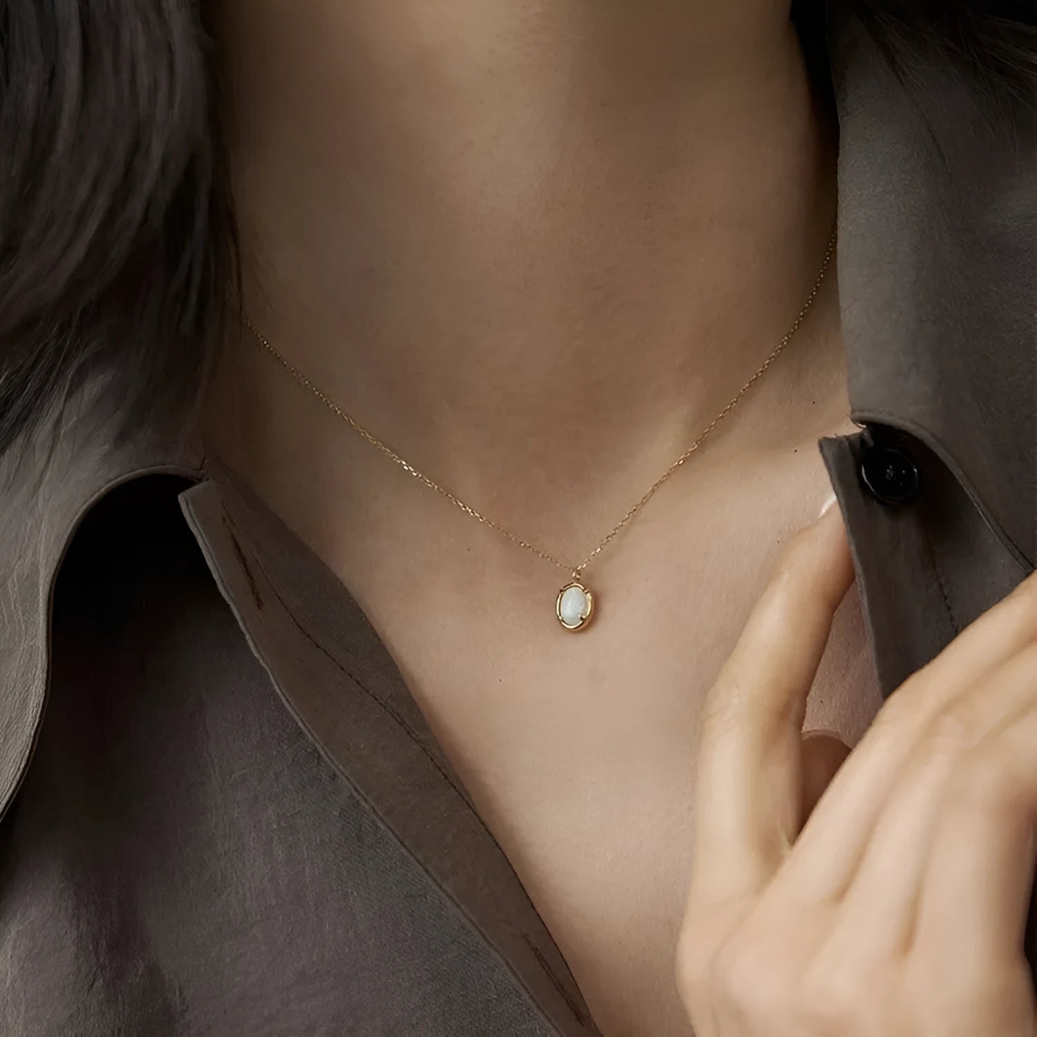 S925 sterling silver jelly opal pendant necklace with geometric oval shape in gold or white gold colour
