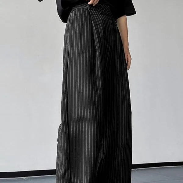 Black men's trousers with vertical stripes and front pleats on a high elasticity fabric.