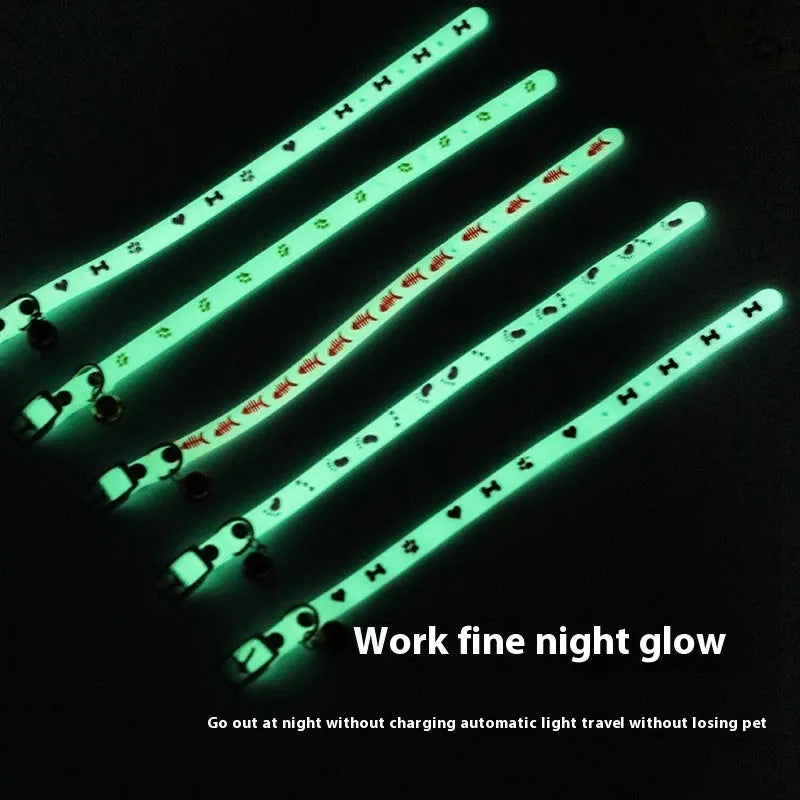 Luminous cat collar with adjustable silicone chain and metal bell in paw print design