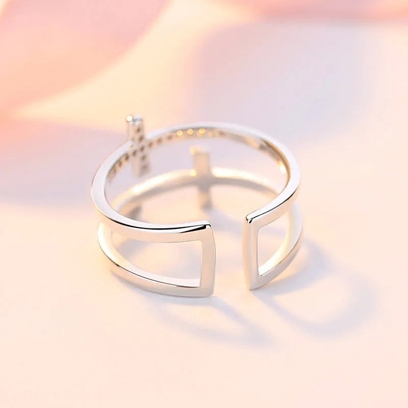 Geometric adjustable copper ring for women with inlaid zircon stones in gold colour.