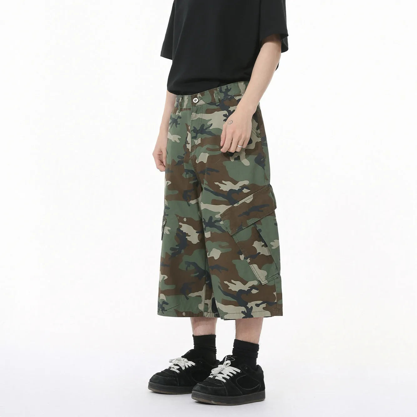 Men's camouflage wide leg cotton jeans with side stitching and large pockets