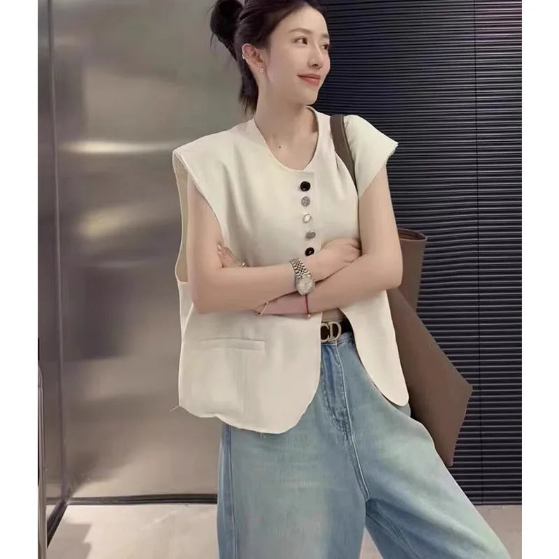 Women's loose fit short vest with pocket in black or milky white