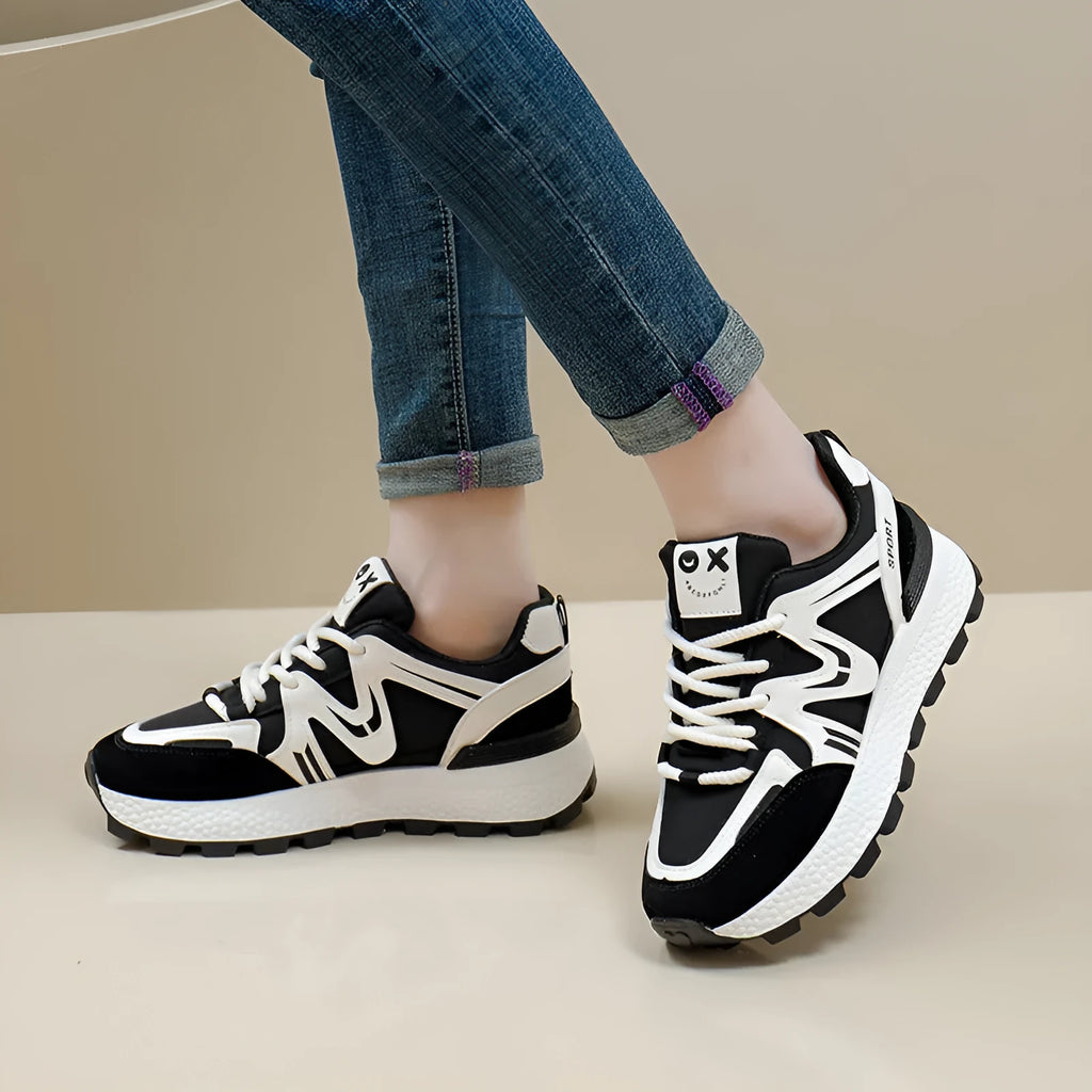 Women's black platform casual trainers with round toe and lace-up front on a white background.
