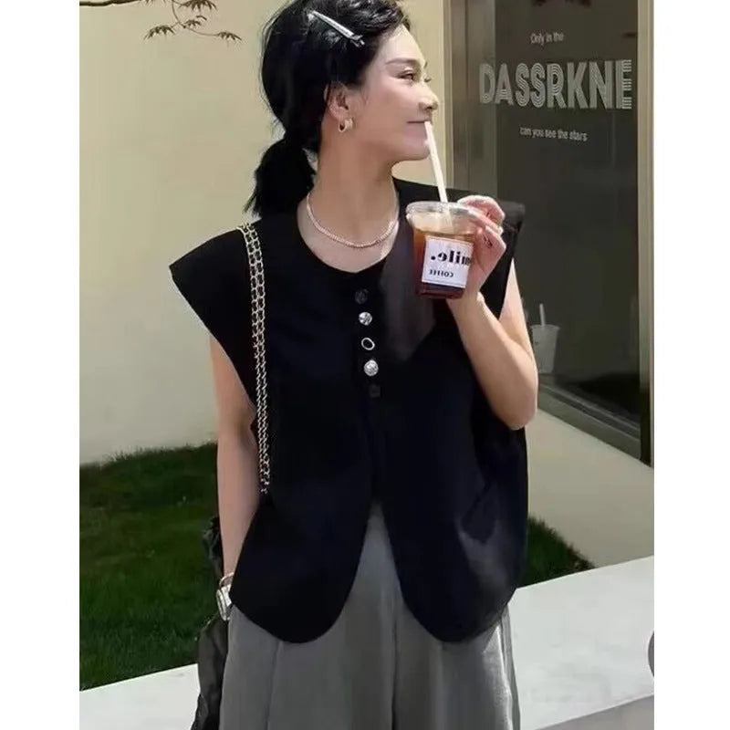 Women's loose fit short vest with pocket in black or milky white