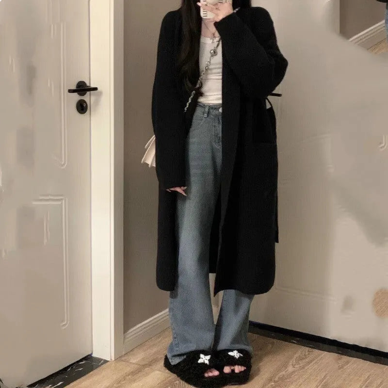 Loose knitted women's cardigan sweater in thick chenille fabric with 3D pattern and regular long sleeves