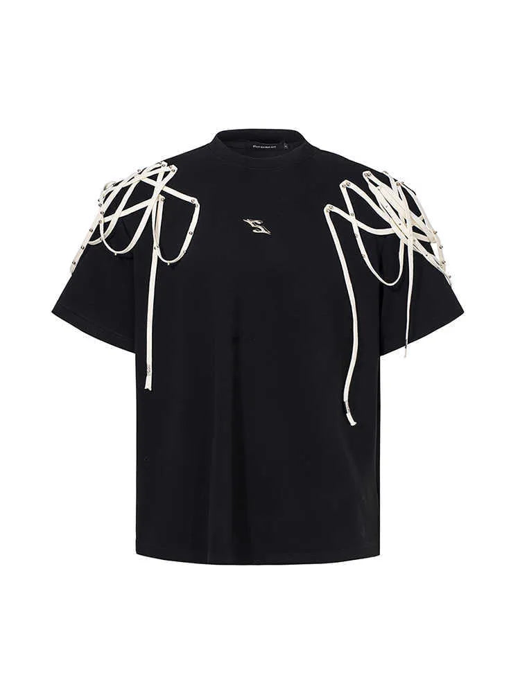 Black short-sleeved T-shirt with rivet ribbon padded shoulders and round neck in loose fit