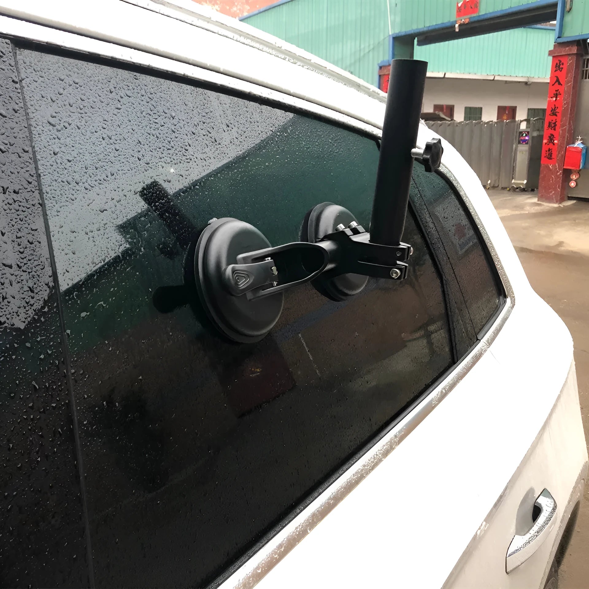Black off-road car sucker base with rubber suction cup for windscreen flagpole mounting