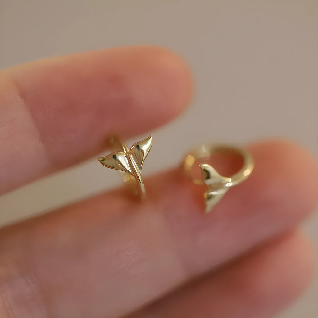 Fishtail earrings in S925 sterling silver with 14k golden plating, approximately 8-10mm diameter