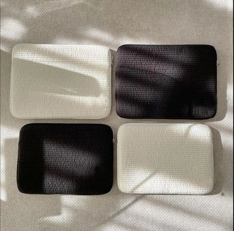 Hand-held black and white cotton clutch laptop bag with anti-seismic protection and coin pocket.