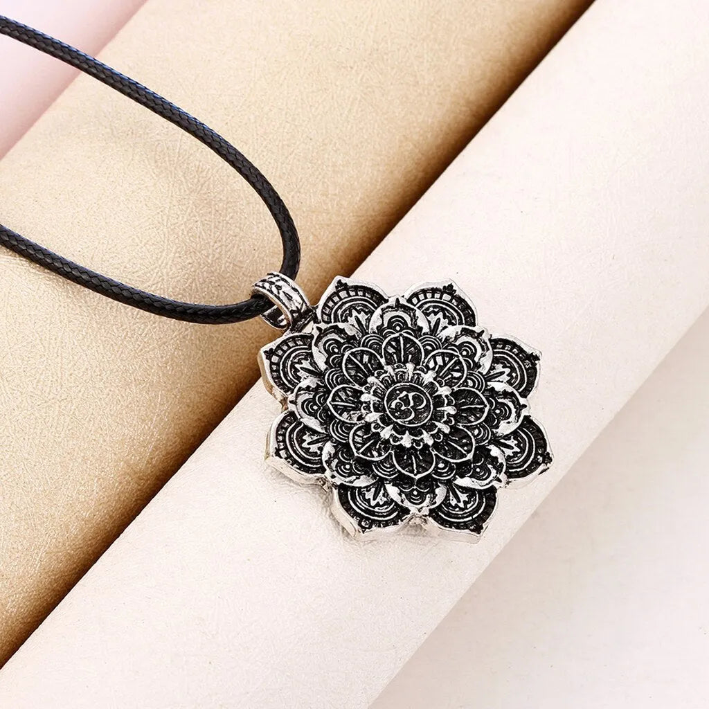 Alloy mandala amulet necklace with two styles, 4.2cm by 3.6cm pendant on 60cm silver chain