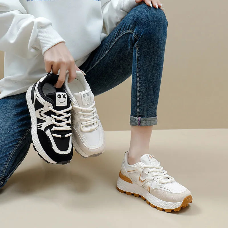 Women's black platform casual trainers with round toe and lace-up front on a white background.