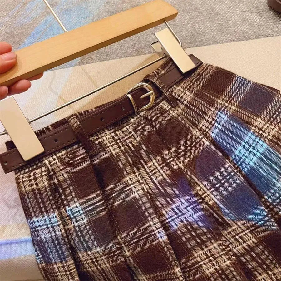 Children's plaid pleated skirt in A-line cut with cotton blend fabric