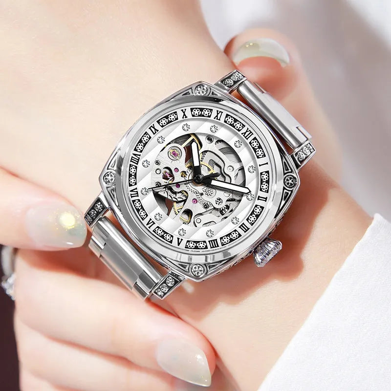 Mechanical wristwatch with luminous hands and leather strap, waterproof to 10m
