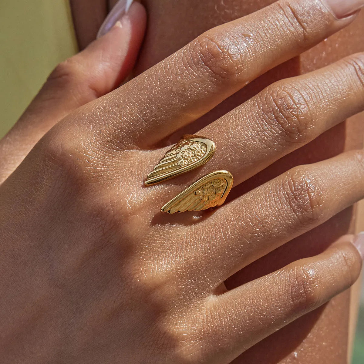 Stainless steel wings opening ring with electroplated finish in multiple colour options
