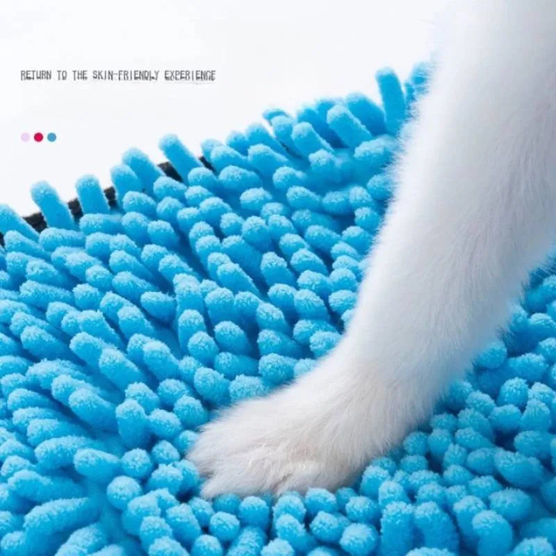 Blue pet bath robe towel for drying dogs and cats, shown with dimensions 62cm by 23cm.
