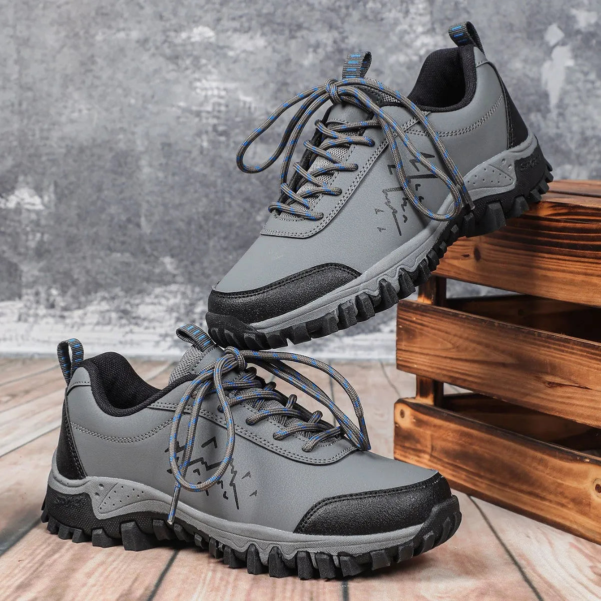 Wear-resistant low-top outdoor sneakers in dark gray with mesh lining and TPR sole, side view