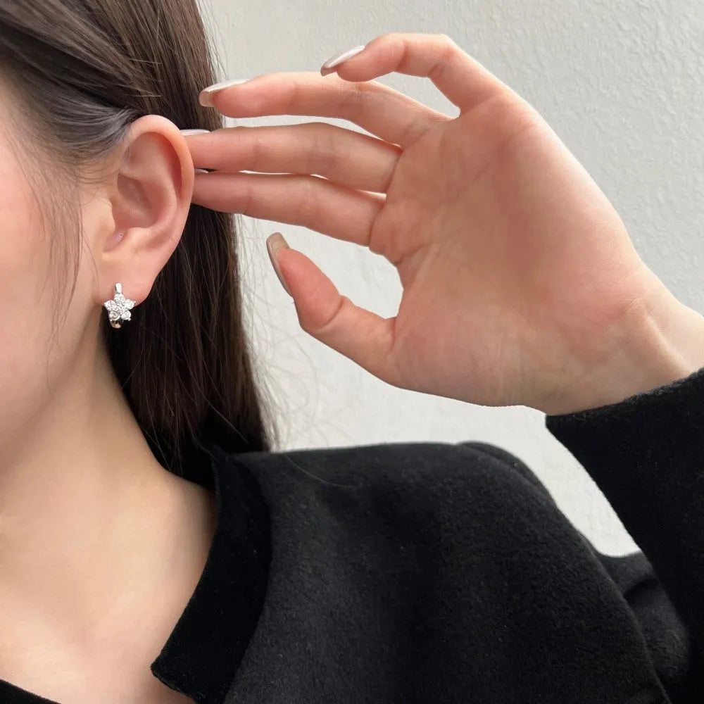Pair of 925 silver platinum earrings with flower and geometry design for women