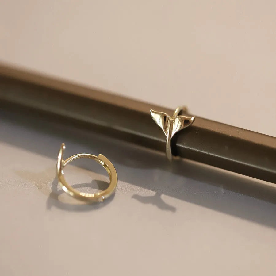 Fishtail earrings in S925 sterling silver with 14k golden plating, approximately 8-10mm diameter