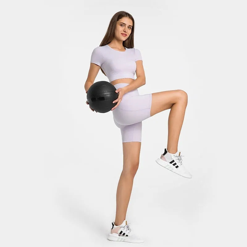 Women's solid colour super stretch sports shorts in waist-length fit for running