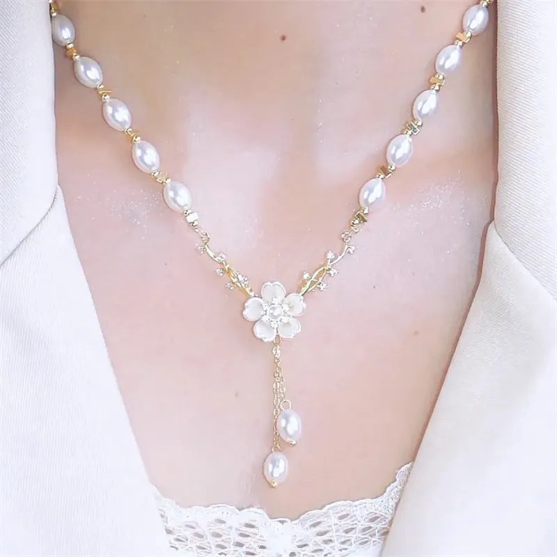 Alloy chain necklace with pearl flower pendant and rose floral design elements