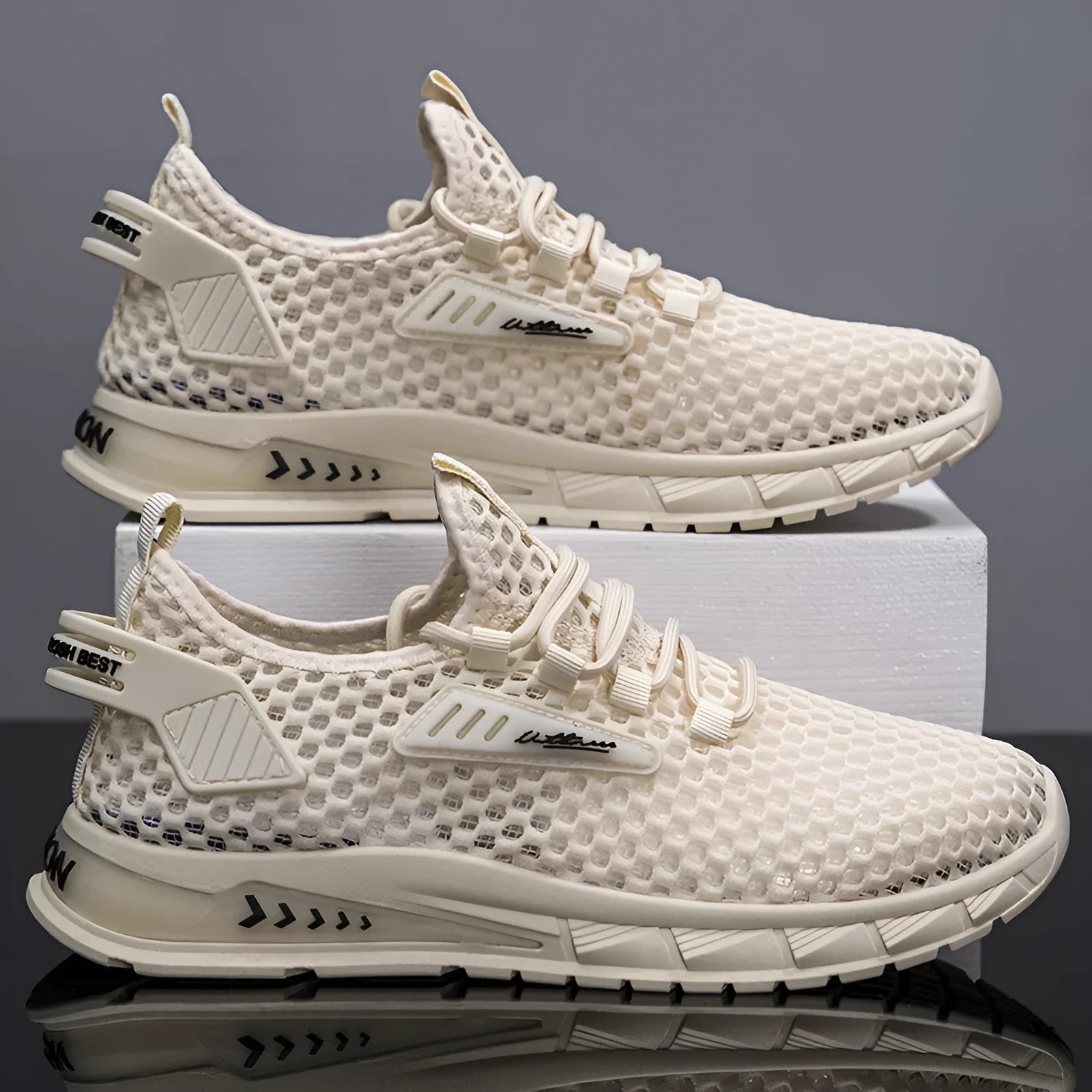 Men's casual sneaker in synthetic leather with mesh lining and EVA sole