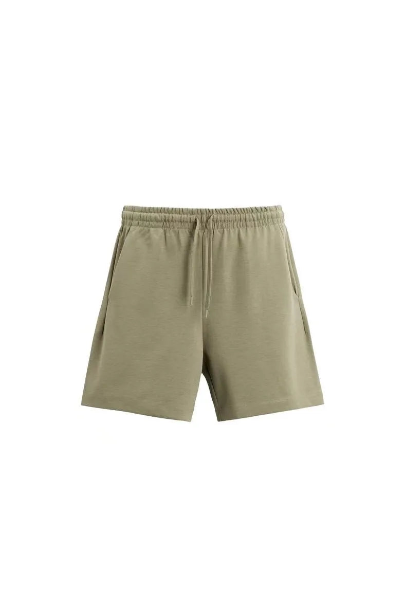 Loose-fitting polyester sports outfit set with short sleeve top and matching shorts in four colour options