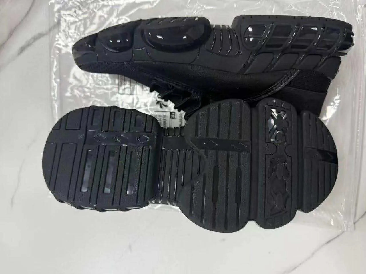 Student running sneakers with TPU upper and mesh lining, front lace-up, flat heel, round toe