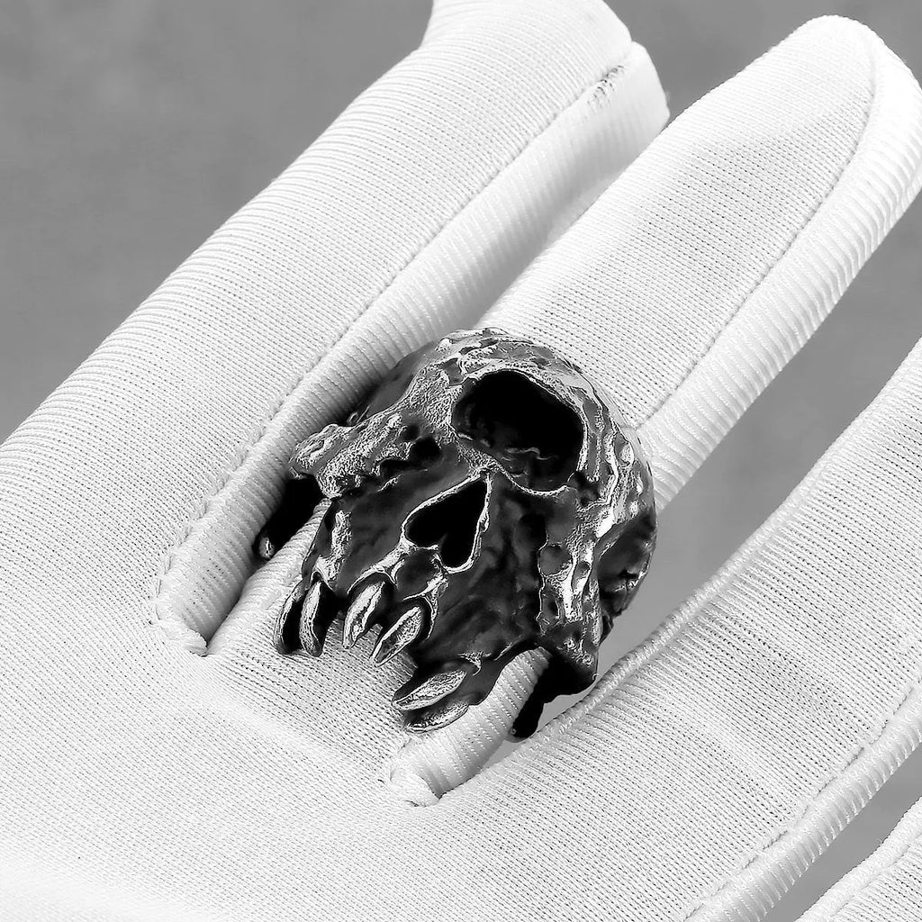 Alloy skull ring with one-eyed design in retro hip hop punk style