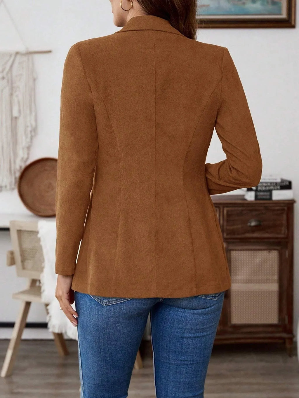 Brown single-breasted leisure coat with lapel collar and long sleeves