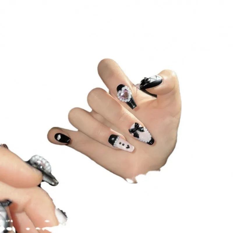 Black pink heart hand-painted manicure nails with detachable design in four sizes