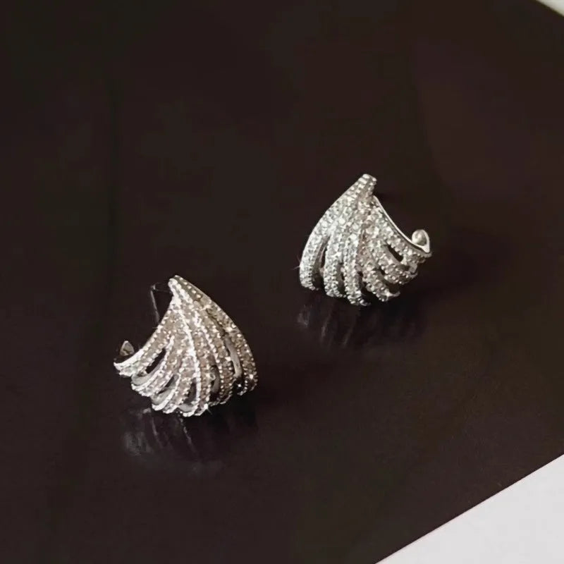 Geometric zircon earrings with platinum electroplating and line design