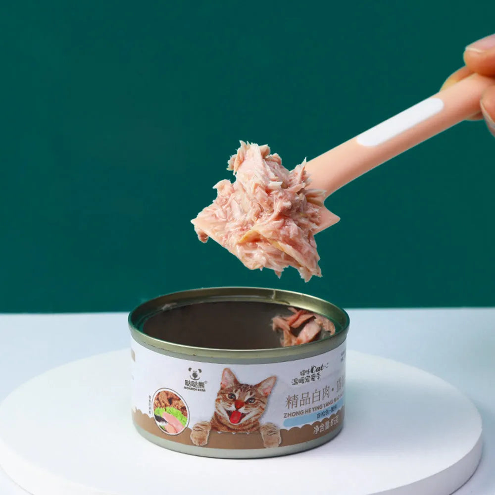 Long green pet feeding spoon with right-angle head for scooping canned dog or cat food