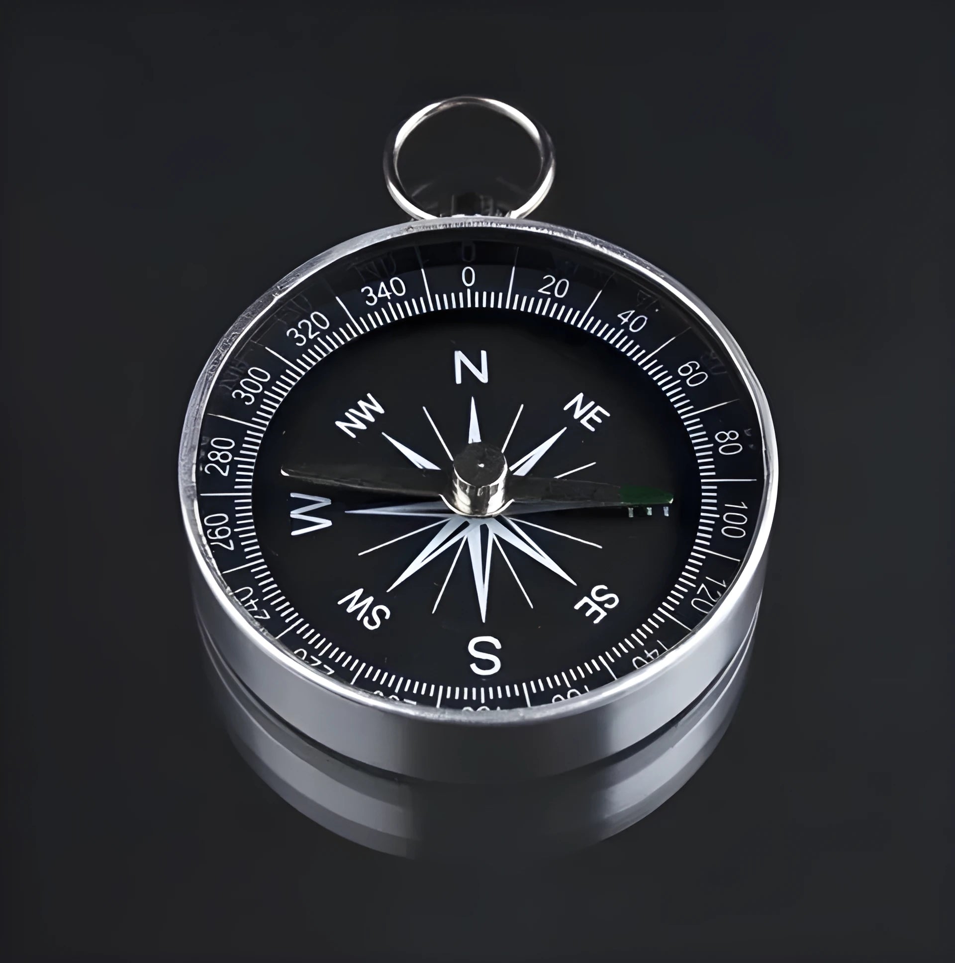 Silver metal compass with aluminium shell, 45 mm diameter, clear dial for magnetic navigation