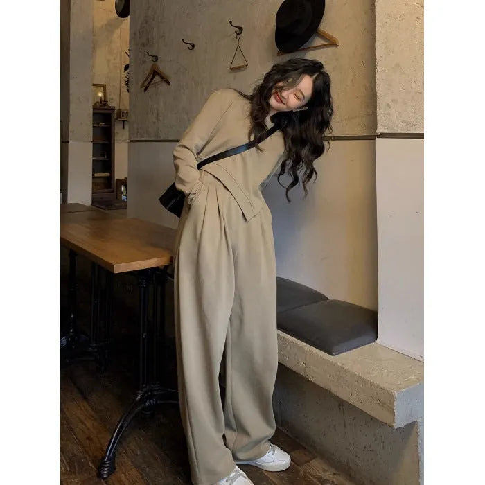 Brown women's loose fit casual sports suit set with long sleeve top and trousers.