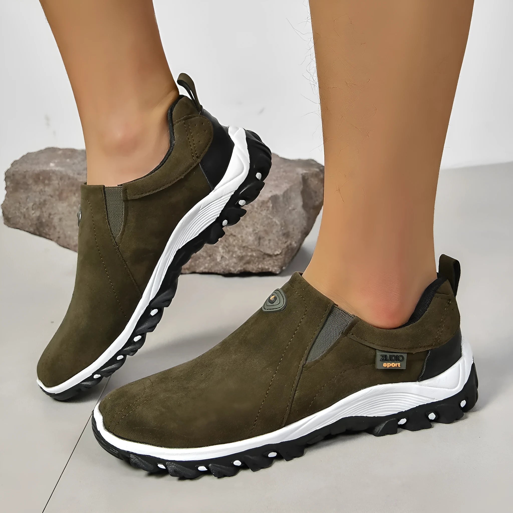 Men's round head thin shoes in light brown with a shallow mouth and rubber sole