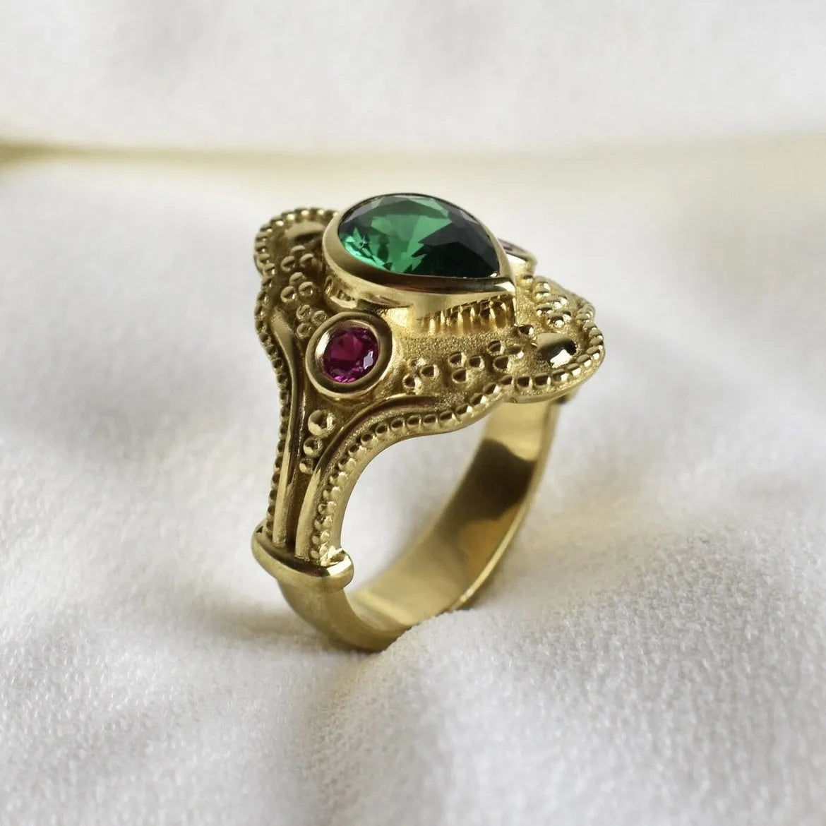 Women's geometric gold-plated ring in golden lvzuan colour showing angular design details