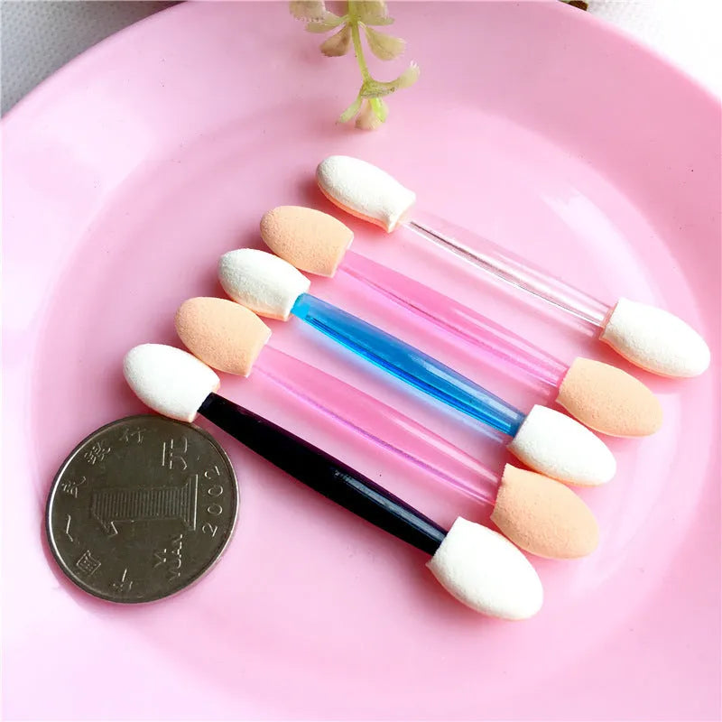 Double-ended sponge makeup brush with plastic handle in black colour for eye shadow application