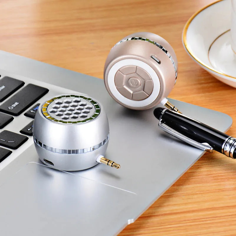 Universal external amplifier speaker in black, local gold, and rose gold finishes, showing wired input and USB power port.