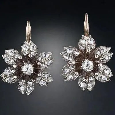 Retro fashion earrings for women with electroplated silver finish and creative design