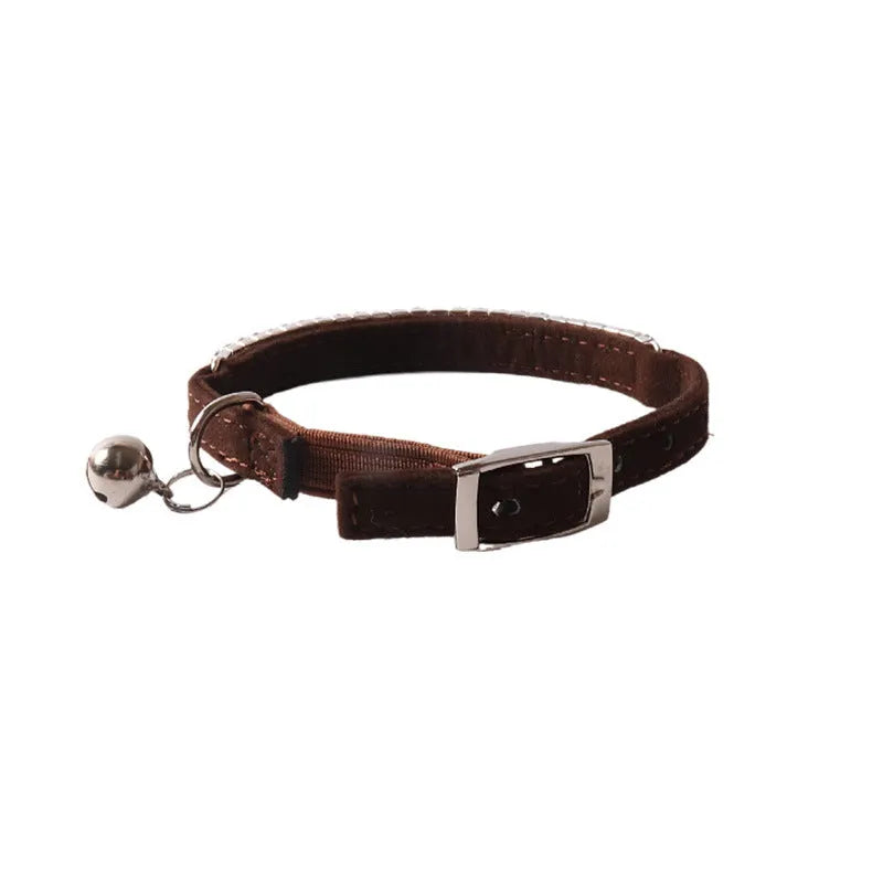 Cat collar with elastic buckle in six colour options measuring 1.0cm wide by 28cm long