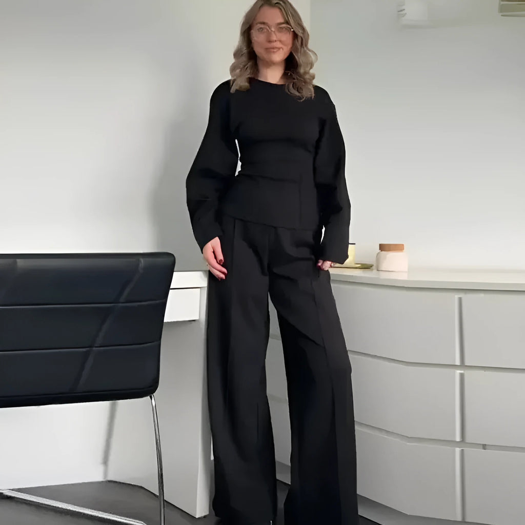 Women's fleece lounge suit set with O-neck pleated top and wide-leg trousers in matching colours