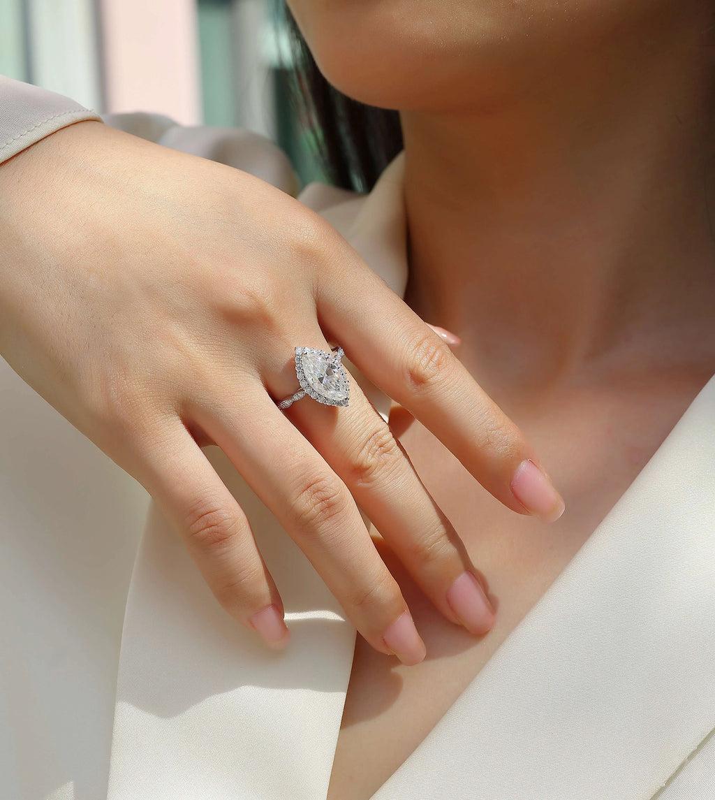 Heartbeat Mirror moissanite wedding ring set S925 silver platinum-plated horse eye shape 7x14mm on display in gift box