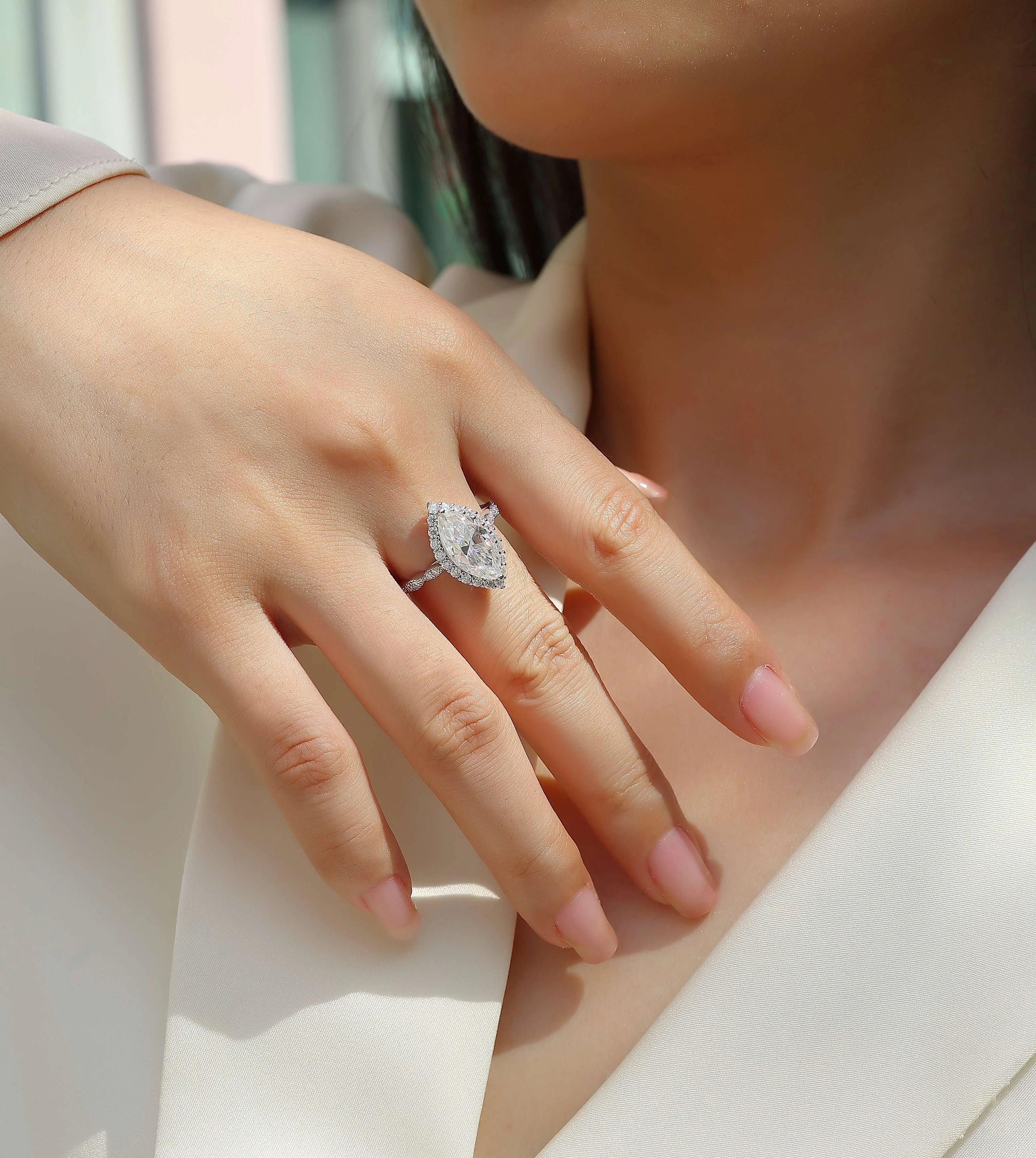 Heartbeat Mirror moissanite wedding ring set S925 silver platinum-plated horse eye shape 7x14mm on display in gift box