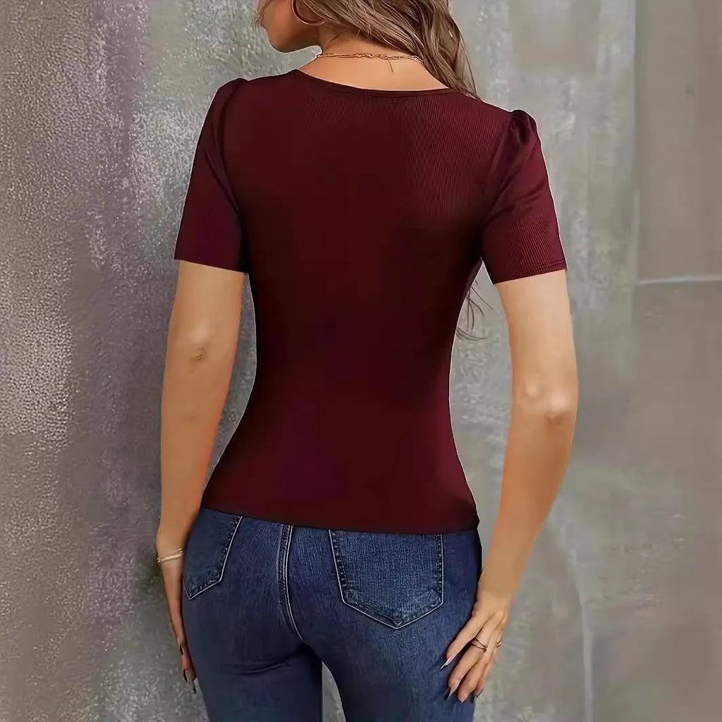 Women's knitted short sleeve top in slim fit with low neckline design